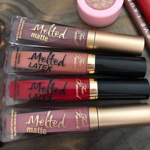 JUST QUEEN BEE LIPPIE